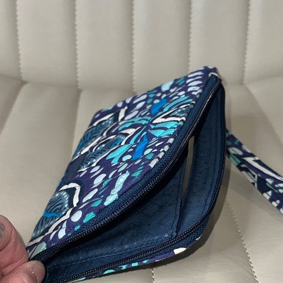 Vera Bradley Blue Island Medallion Large Zip Around Phone Wristlet 8"x4.5" NWOT - Picture 11 of 13
